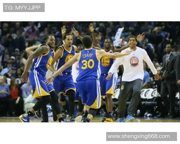 2015年NBA西部决赛首场勇士对阵雷霆精彩回顾与赛况分析